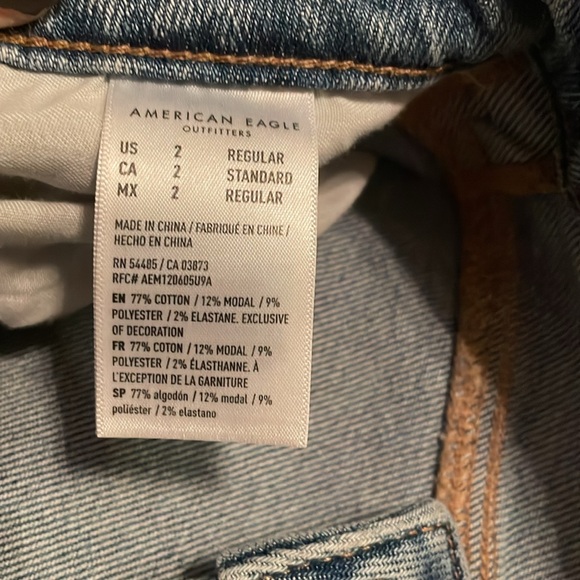 American Eagle | Mom Jean | Size 2 - Picture 5 of 6